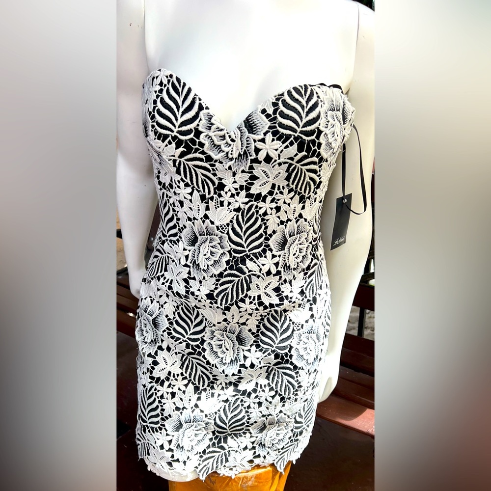 La Femme mini strapless black el white lace dress